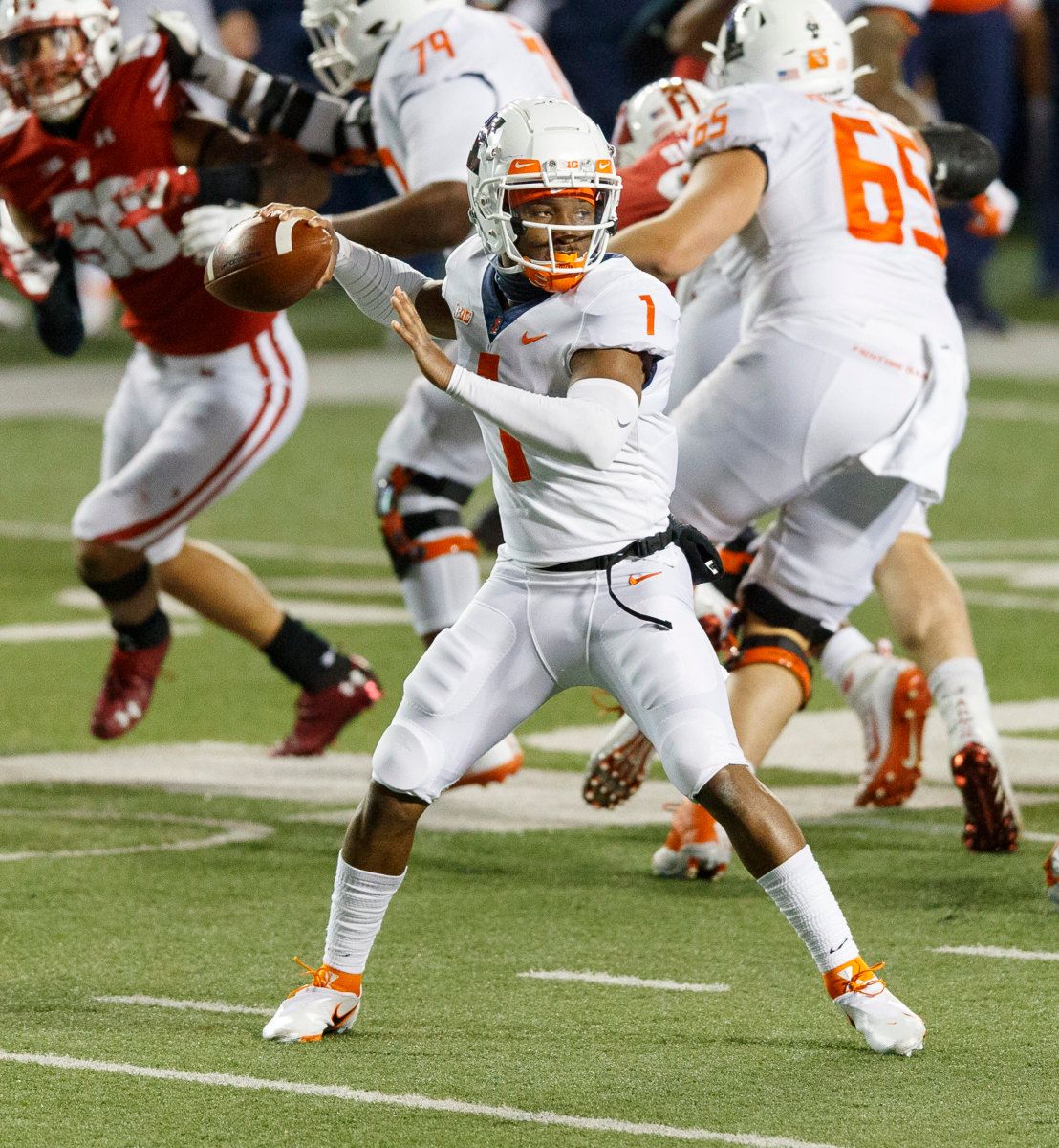 Illinois Fighting Illini quarterback Isaiah Williams (1) throws a pass during the fourth quarter against the Wisconsin Badgers at Camp Randall Stadium.