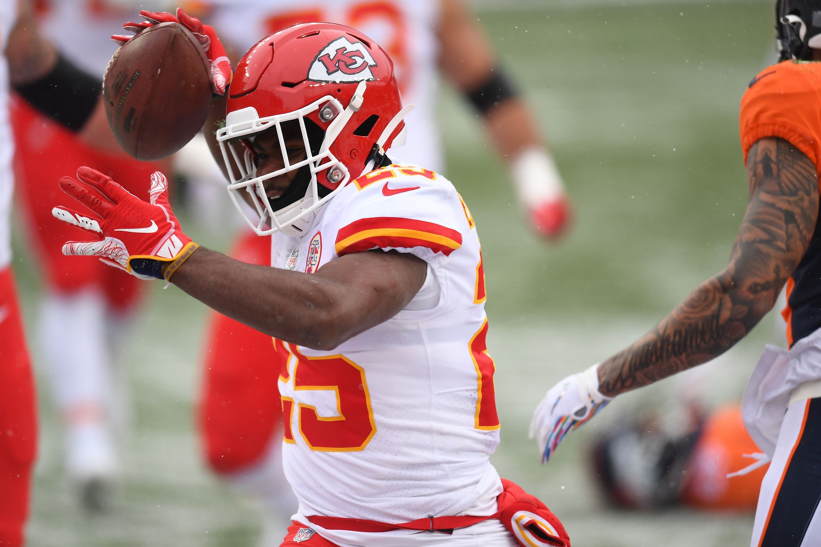 Report: KC Chiefs RB Clyde Edwards-Helaire Expected to Play vs. Denver Broncos - Sports Illustrated Kansas City Chiefs News, Analysis and More - Vimarsana News