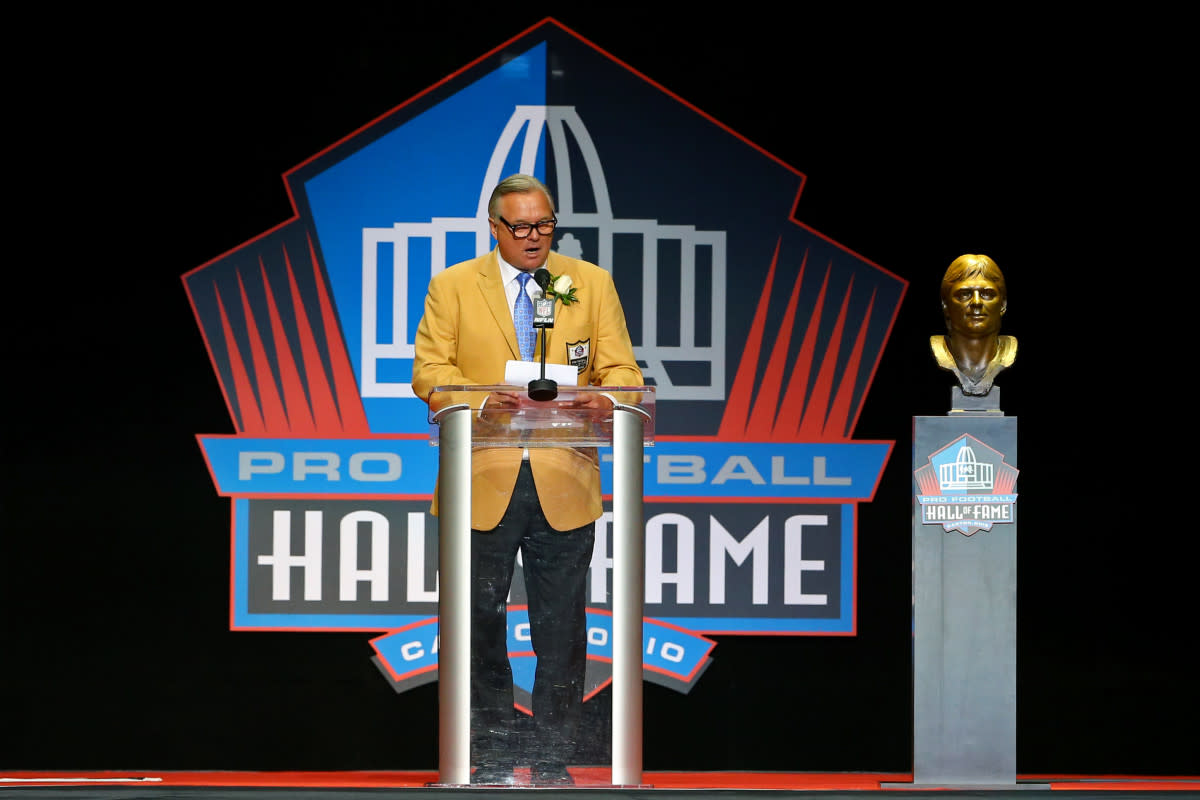 Morten Andersen gives his acceptance speech during the 2017 NFL Hall of Fame enshrinement at Tom Benson Hall of Fame Stadium, Aug. 5, 2017