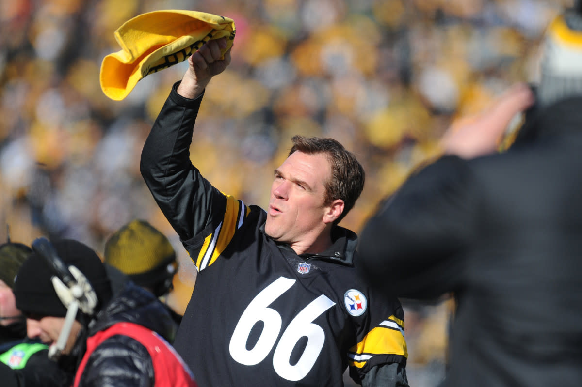 Former Steelers guard Alan Faneca waves a terrible towel for the crowd on the field prior to the 2018 AFC Divisional Playoff game between the Steelers and the Jaguars at Heinz Field.