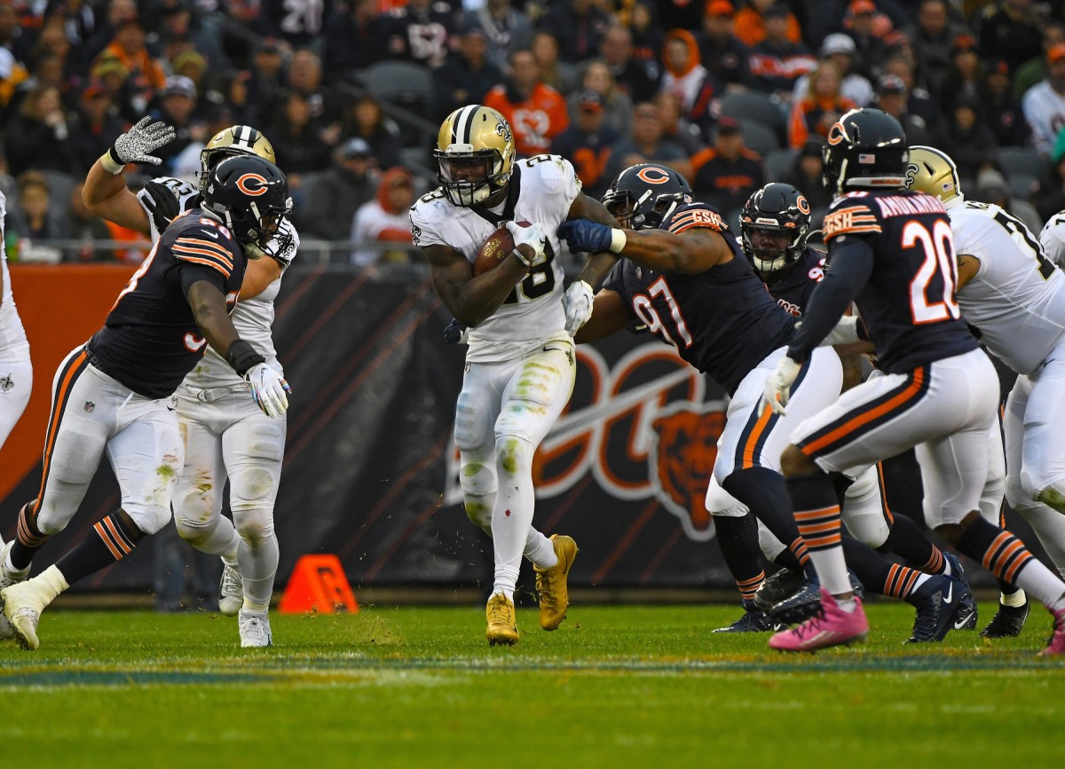 Oct 20, 2019; Chicago, IL, USA; New Orleans Saints running back Latavius Murray (28) rushes the ball against Chicago Bears inside linebacker Roquan Smith (58) during the second half at Soldier Field. Mandatory Credit: Mike DiNovo-USA TODAY 