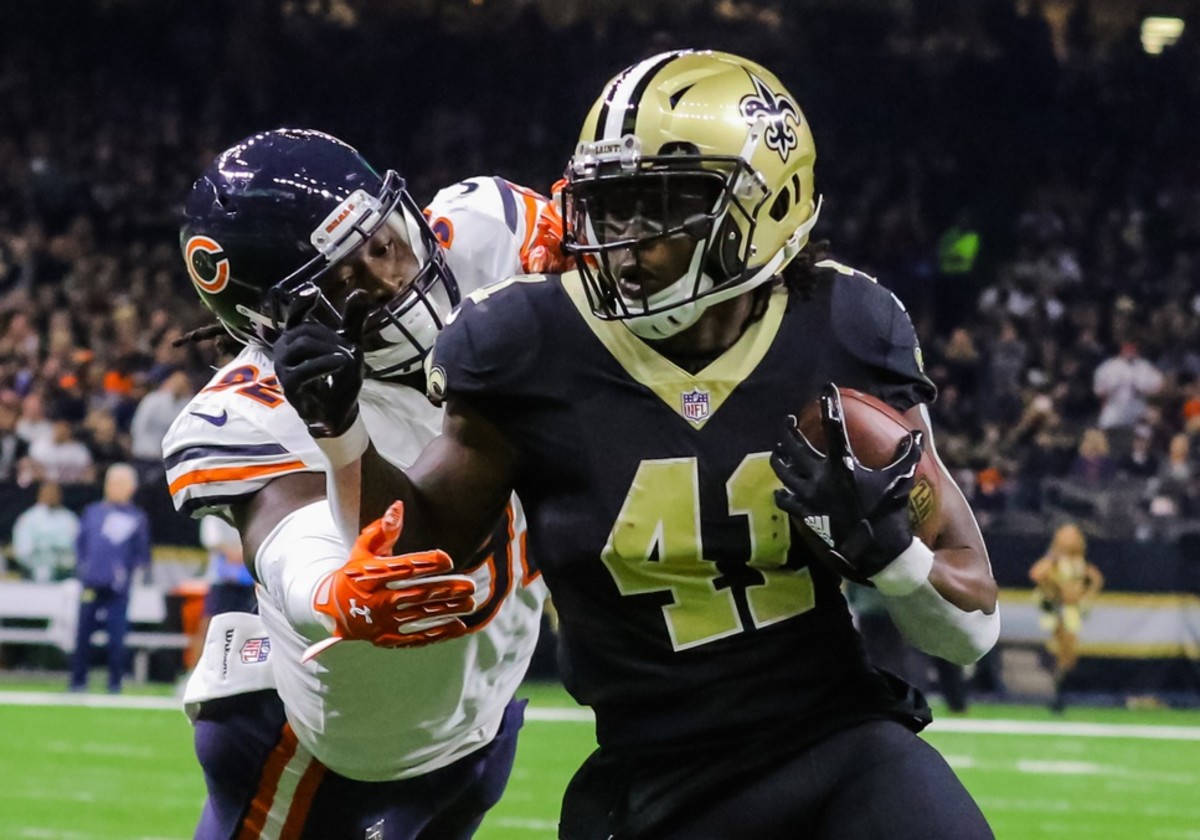Oct 29, 2017; New Orleans, LA, USA; New Orleans Saints running back Alvin Kamara (41) runs past Chicago Bears linebacker Pernell McPhee (92) for a touchdown during the first quarter of a game at the Mercedes-Benz Superdome. Mandatory Credit: Derick E. Hingle-USA TODAY