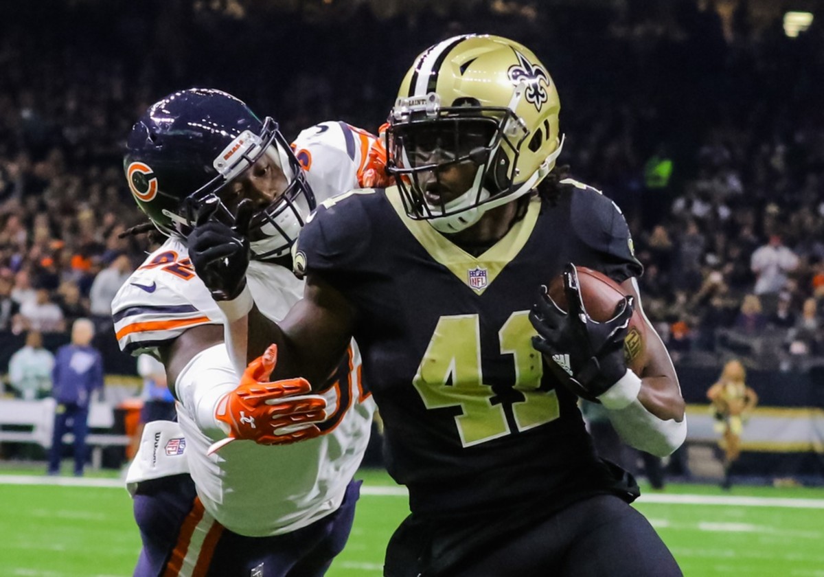 Oct 29, 2017; New Orleans, LA, USA; New Orleans Saints running back Alvin Kamara (41) runs past Chicago Bears linebacker Pernell McPhee (92) for a touchdown during the first quarter of a game at the Mercedes-Benz Superdome. Mandatory Credit: Derick E. Hingle-USA TODAY 