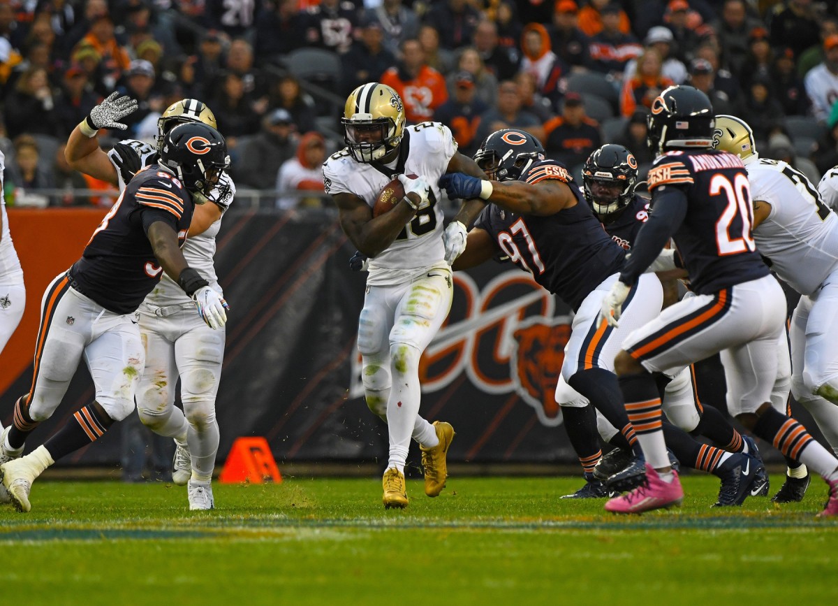 Oct 20, 2019; Chicago, IL, USA; New Orleans Saints running back Latavius Murray (28) rushes the ball against Chicago Bears inside linebacker Roquan Smith (58) during the second half at Soldier Field. Mandatory Credit: Mike DiNovo-USA TODAY Sports