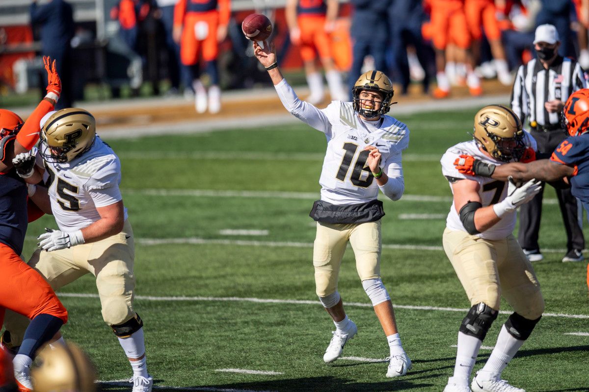 Purdue Boilermakers quarterback Aidan O'Connell (16) passes against the Illinois Fighting Illini during the first half at Memorial Stadium.