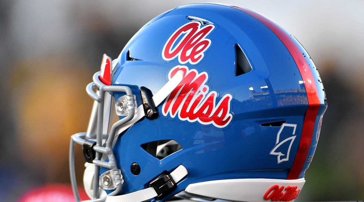 Ole Miss&#039; Damarcus Thomas airlifted from practice after severe injury
