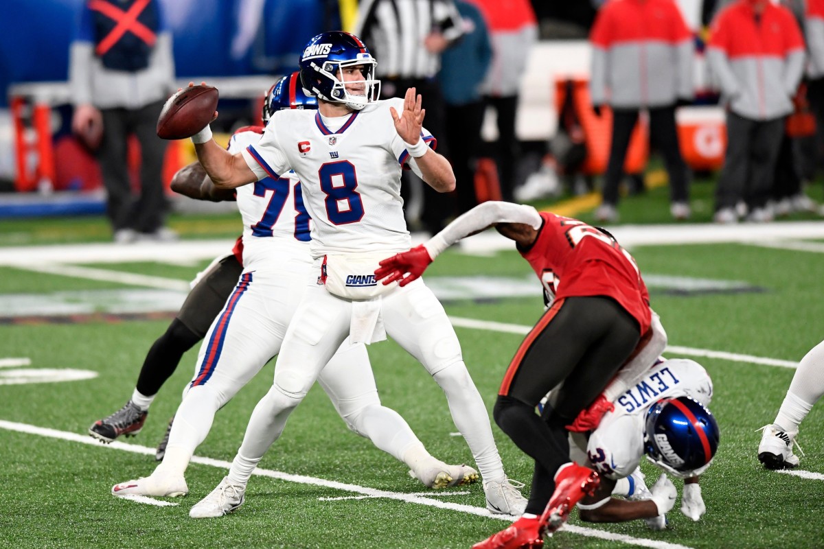 New York Giants Throw Away Chance of Upset Against Bucs in 25-23
