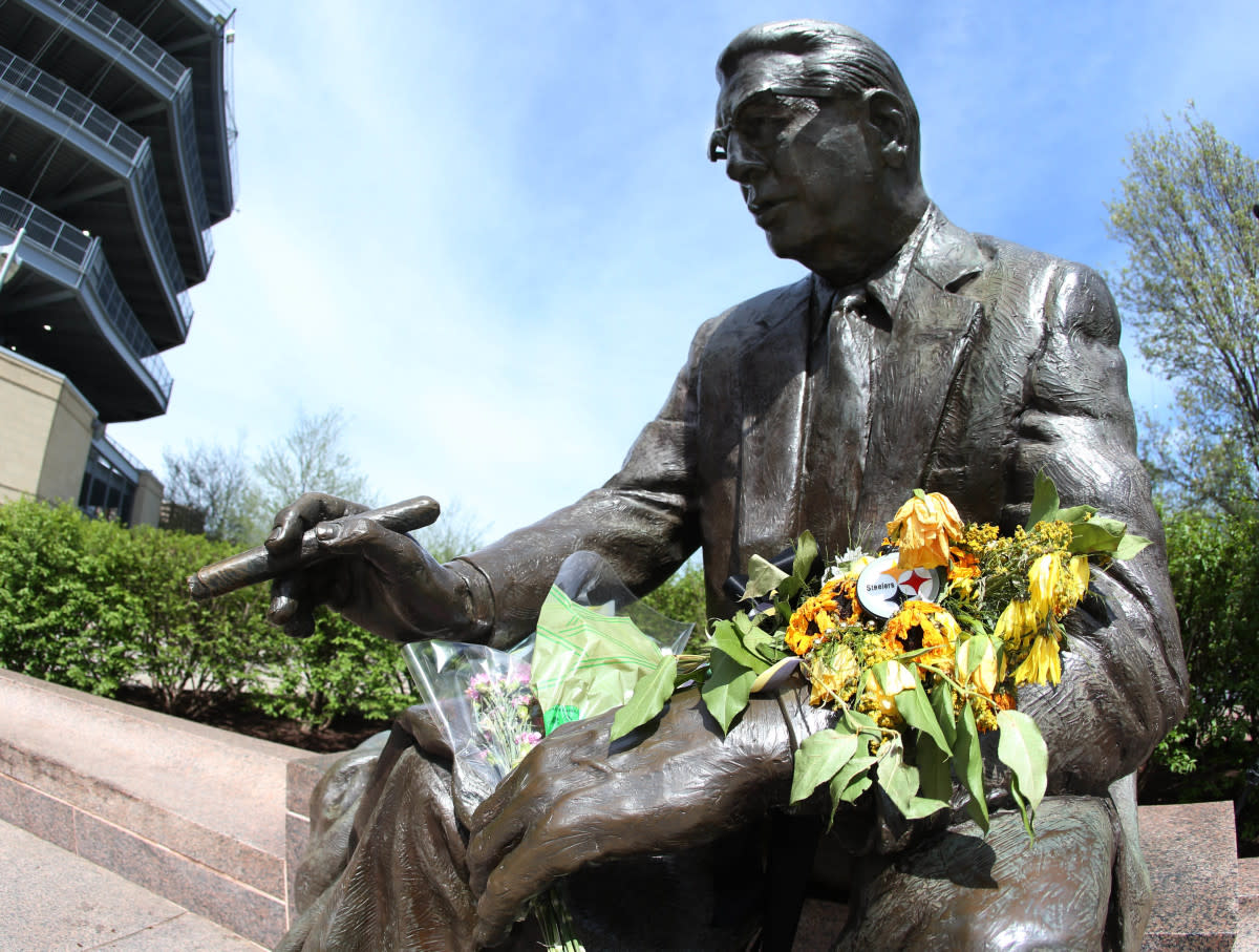 Statue of Steelers Founder Art Rooney at Heinz Field