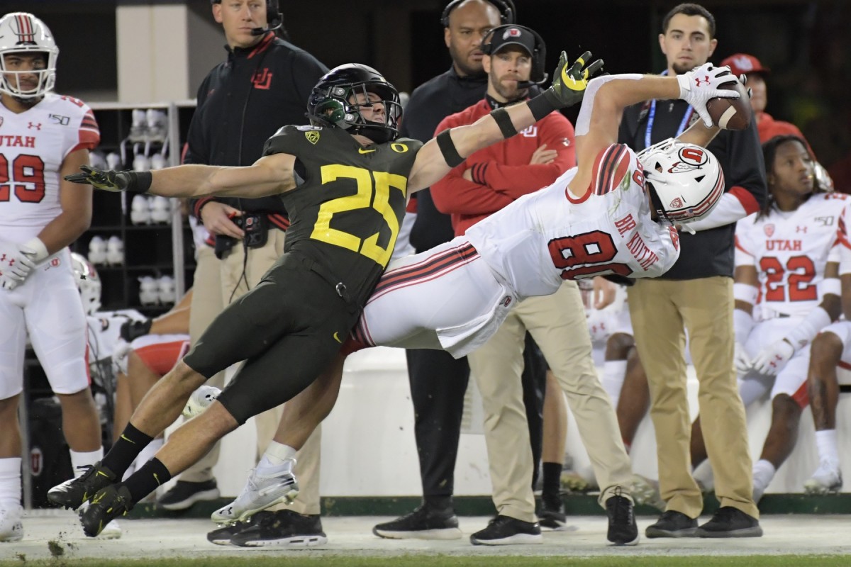 Dec 6, 2019; Santa Clara, CA, USA; Utah Utes tight end Brant Kuithe (80) catches a pass against Oregon Ducks safety Brady Breeze (25) during the first half of the Pac-12 Conference championship game at Levi's Stadium.