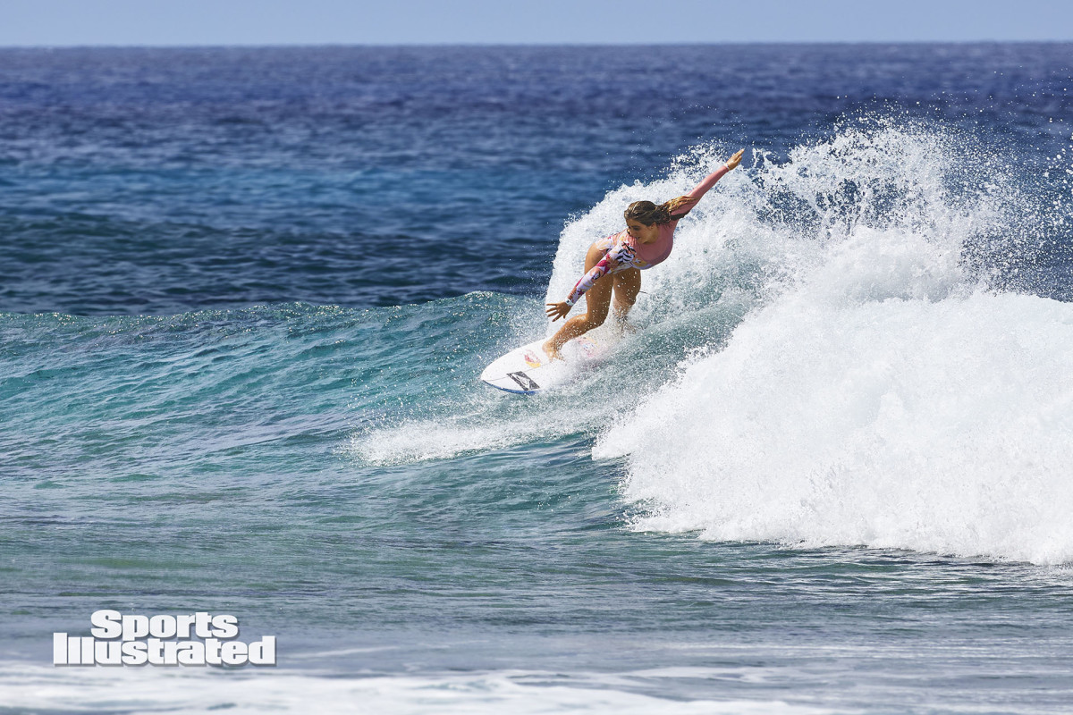 caroline-marks-surfing-si