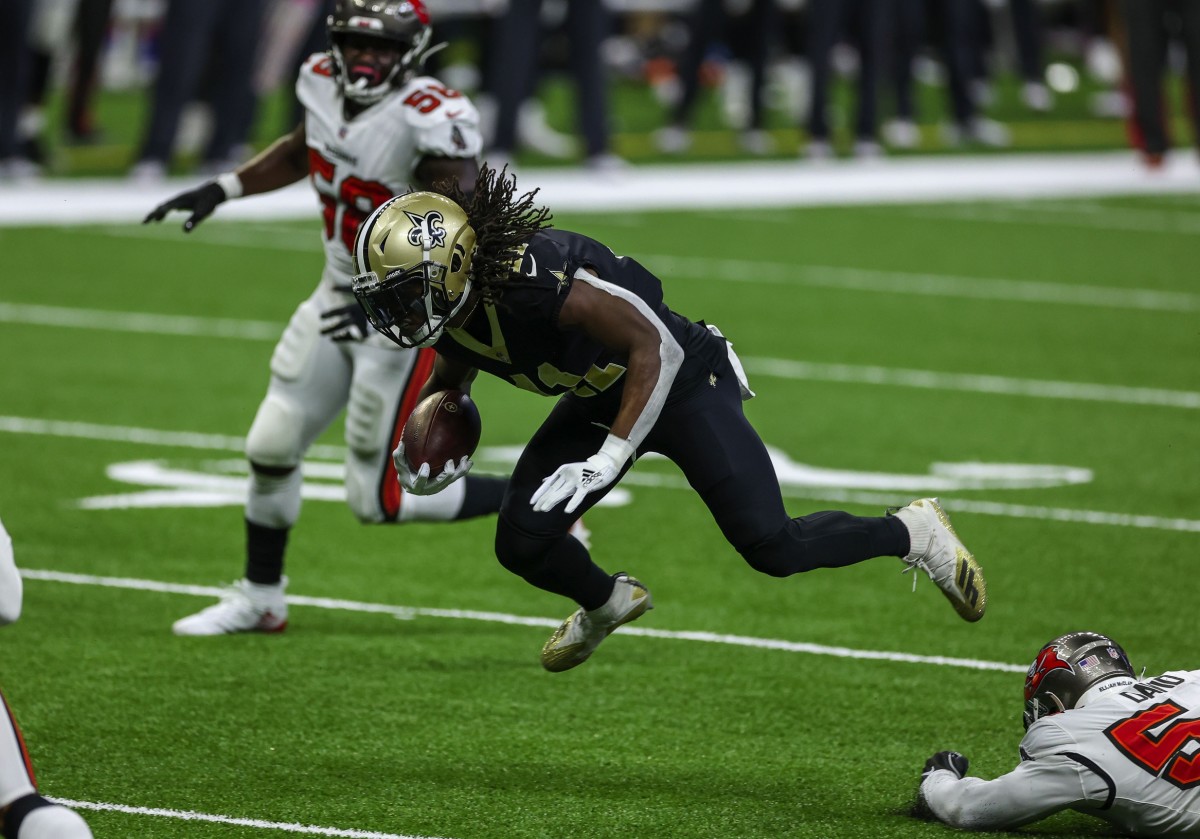 Sep 13, 2020; New Orleans, Louisiana, USA; New Orleans Saints running back Alvin Kamara (41) runs against the Tampa Bay Buccaneers during the first quarter at the Mercedes-Benz Superdome. Mandatory Credit: Derick E. Hingle-USA TODAY 