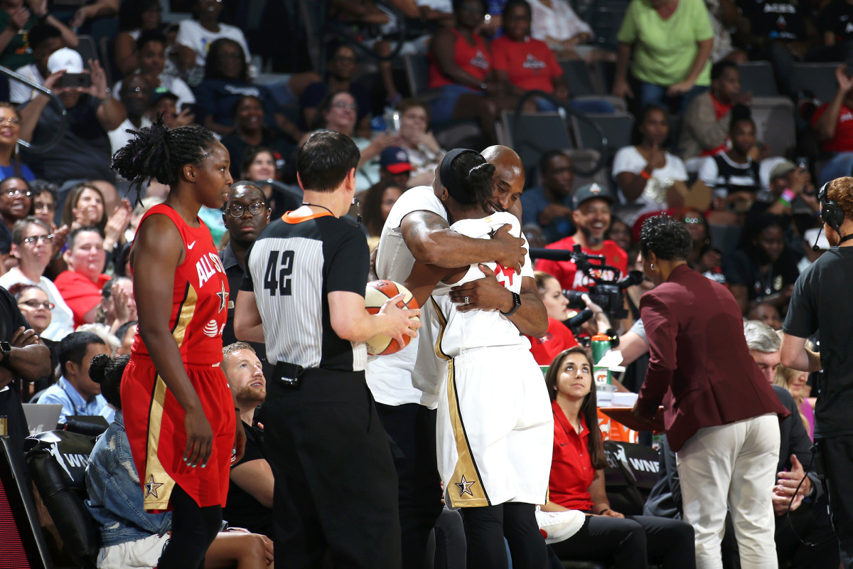 jewell-loyd-kobe-bryant-hug