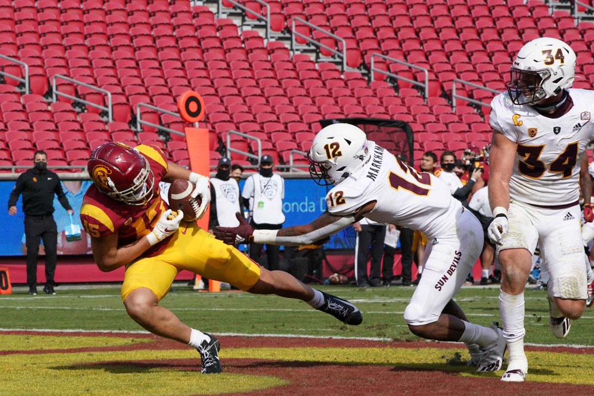 Nov 7, 2020; Los Angeles CA, USA; Southern California Trojans wide receiver Drake London (15) catches a 21yard touchdown pass for the winning score with 1:20 to play as Arizona State Sun Devils defensive back Kejuan Markham (12) and linebacker Kyle Soelle (34) defend at the Los Angeles Memorial Coliseum. USC defeated Arizona State 28-27.