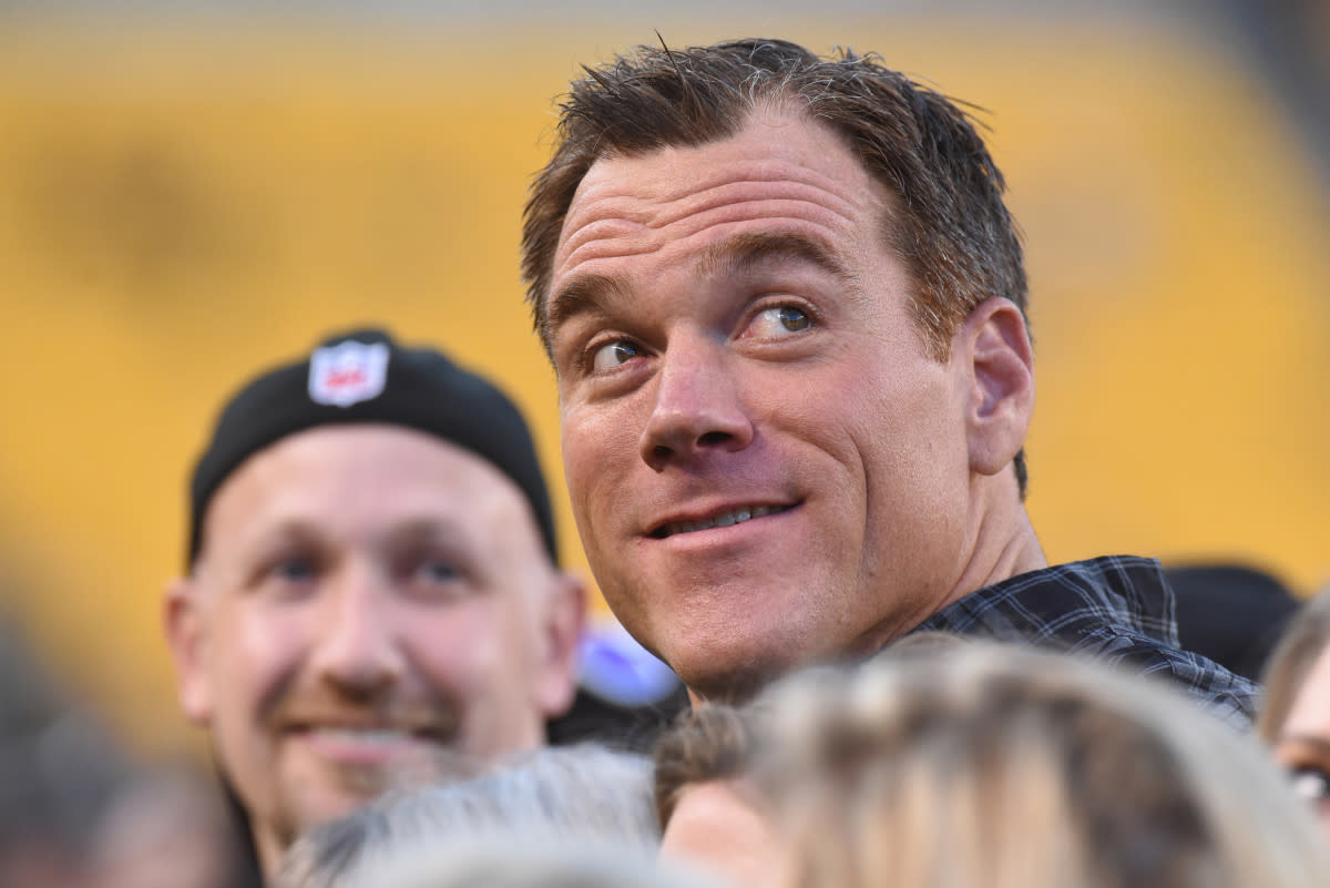 Alan Faneca, who primarily played for the Steelers, being inducted into their Ring of Honor in 2018. When he was inducted into the Pro Football Hall of Fame, he also represented the Cardinals.