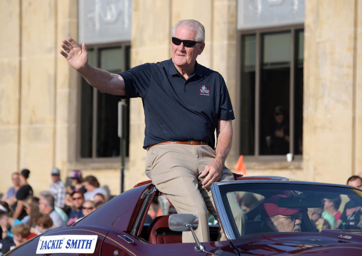 Cardinals Hall of Fame tight end Jackie Smith waves to the crowd during the Hall of Fame parade in 2018.
