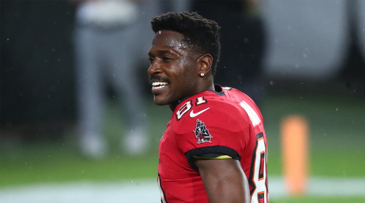 Antonio Brown celebrates after a Bucs win.