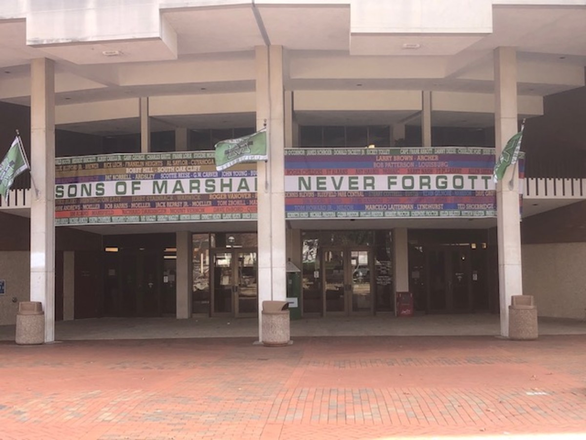 Banner outside the student Union with the names of all students killed in the crash.