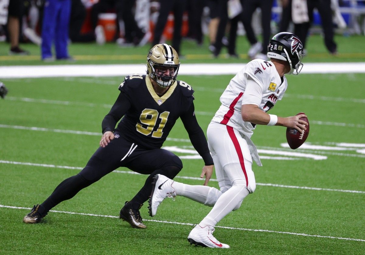 Saints DE Trey Hendrickson chases down Falcons QB Matt Ryan.