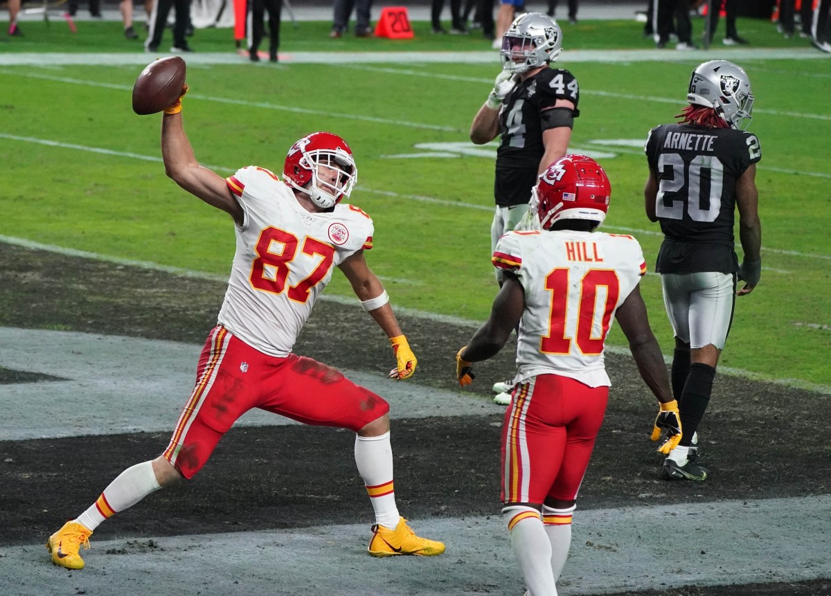 KC Chiefs: Travis Kelce is Still the Best Tight End in the NFL, in ...