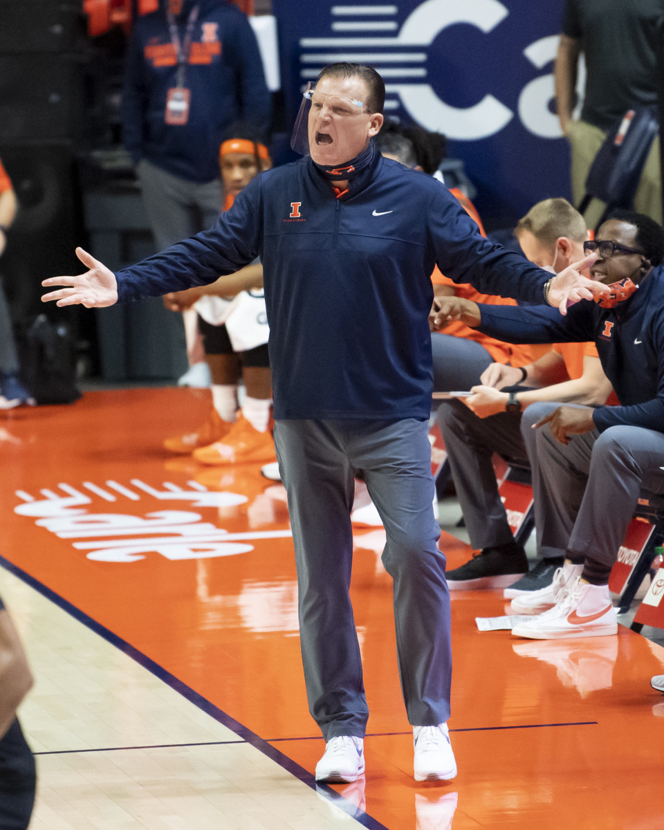 Illinois Fighting Illini head coach Brad Underwood directs his team during the first half against the Chicago State Cougars at the State Farm Center.
