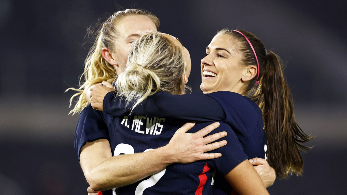 USWNT's Kristie Mewis celebrates a goal with her sister, Sam, and Alex Morgan
