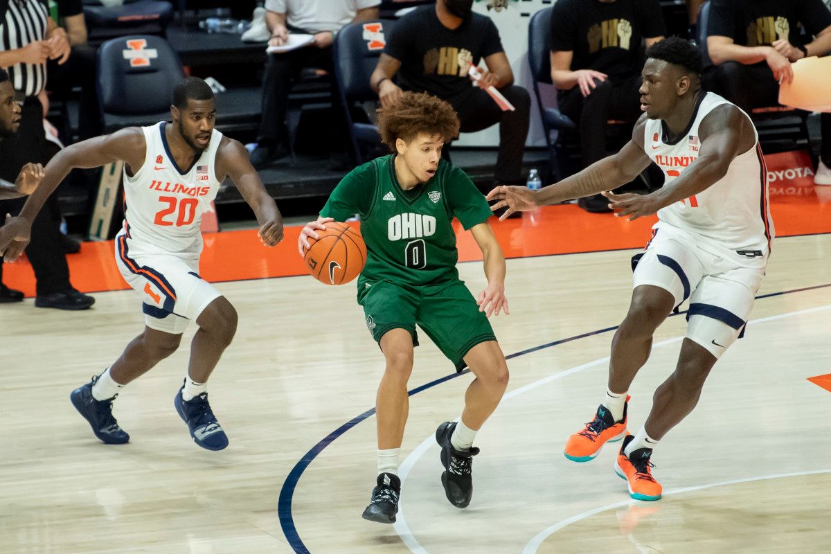 Ohio Bobcats guard Jason Preston (0) controls the ball against Illinois Fighting Illini guard Da'Monte Williams (20) and center Kofi Cockburn (21) during the second half at the State Farm Center.