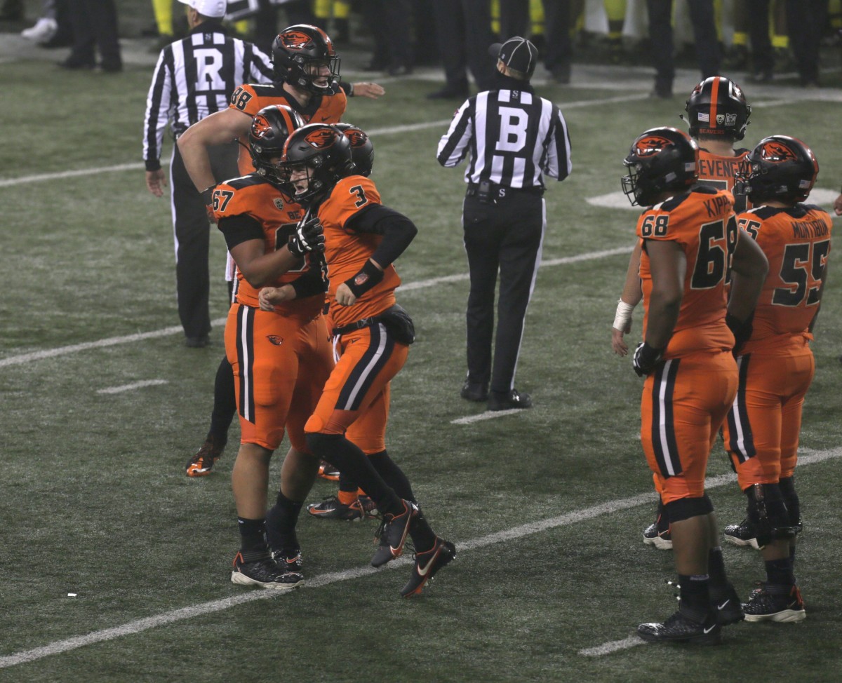 Oregon State s Tristan Gebbia, center, limps off the field after being injured in fourth quarter against Oregon in Corvallis.