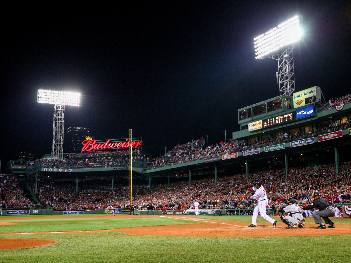 David Ortiz swinging