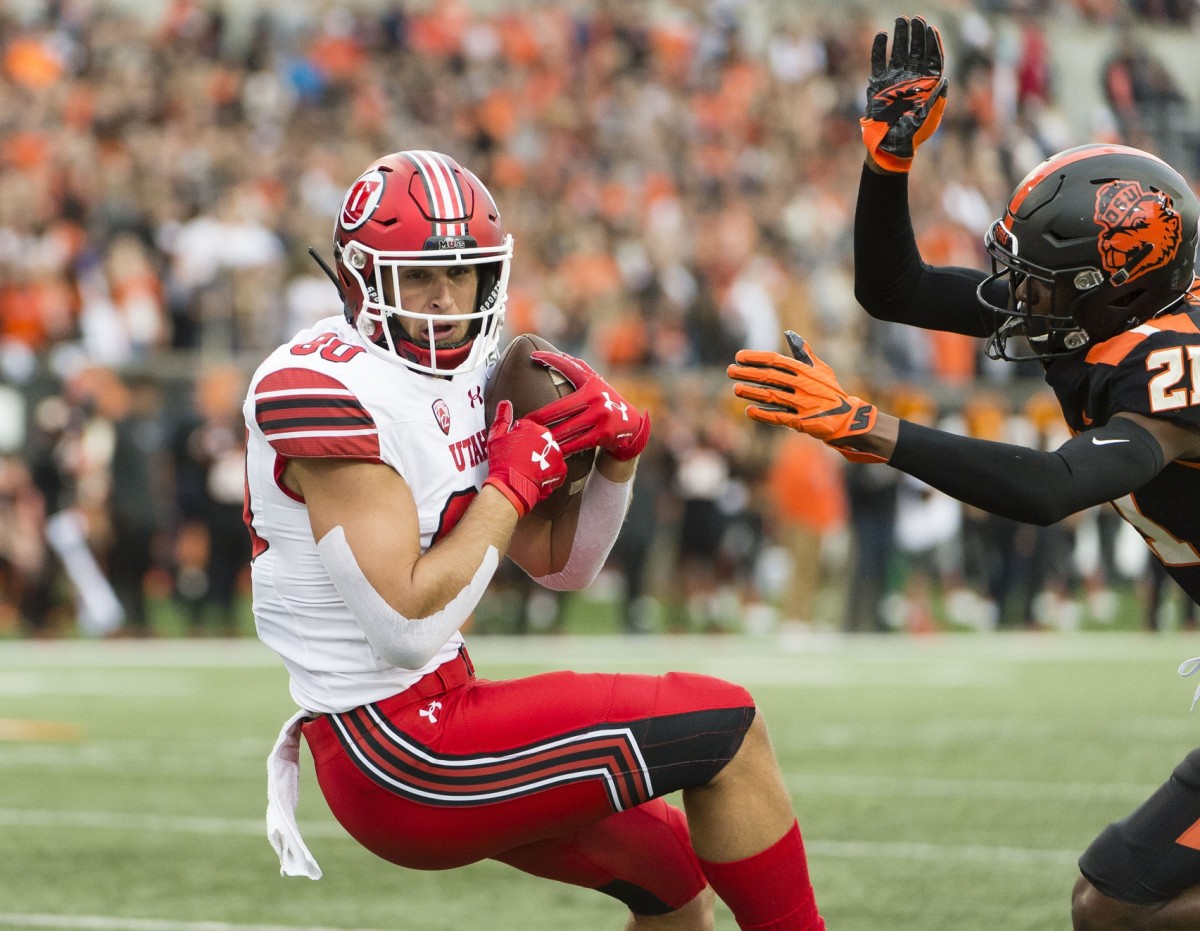 Oct 12, 2019; Corvallis, OR, USA; Utah Utes tight end Brant Kuithe (80) catches a pass for a touchdown against Oregon State Beavers defensive back Nahshon Wright (21) during the first half at Reser Stadium.