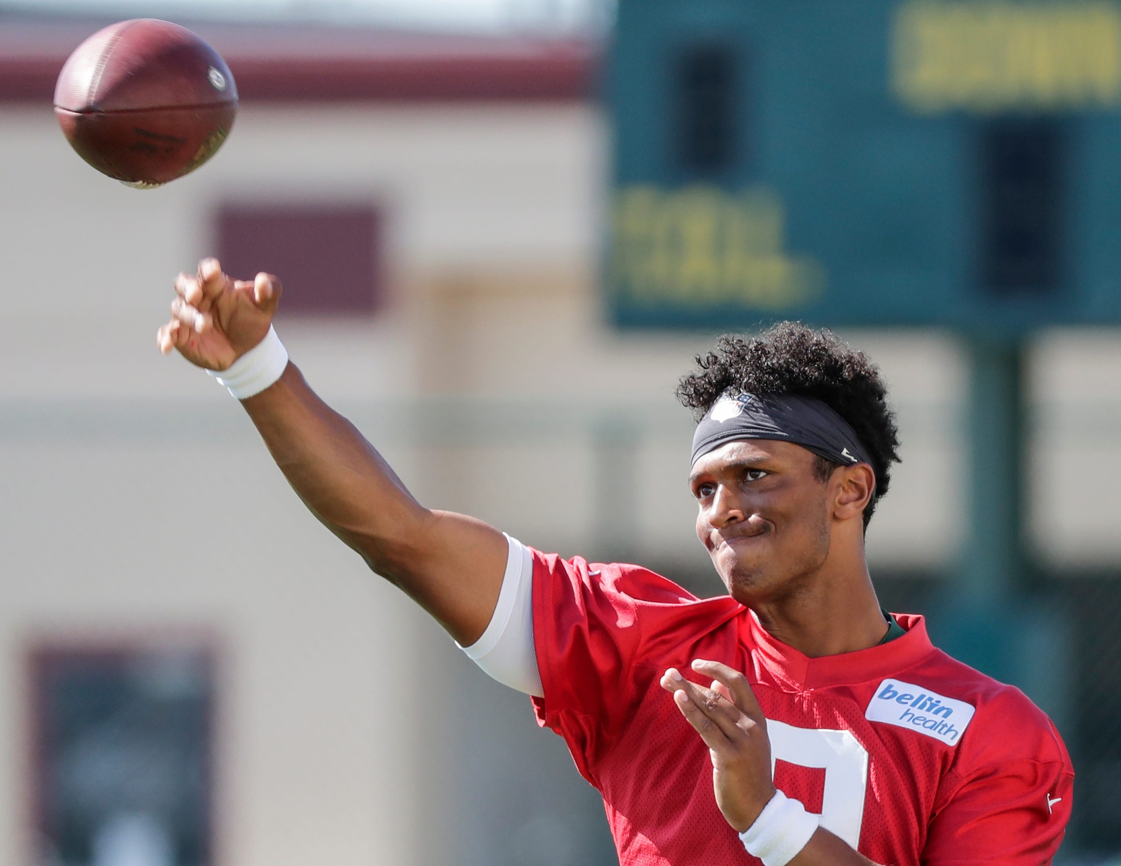 DeShone Kizer Goes It Alone to Learn Tennessee Titans&rsquo; Offense - Sports