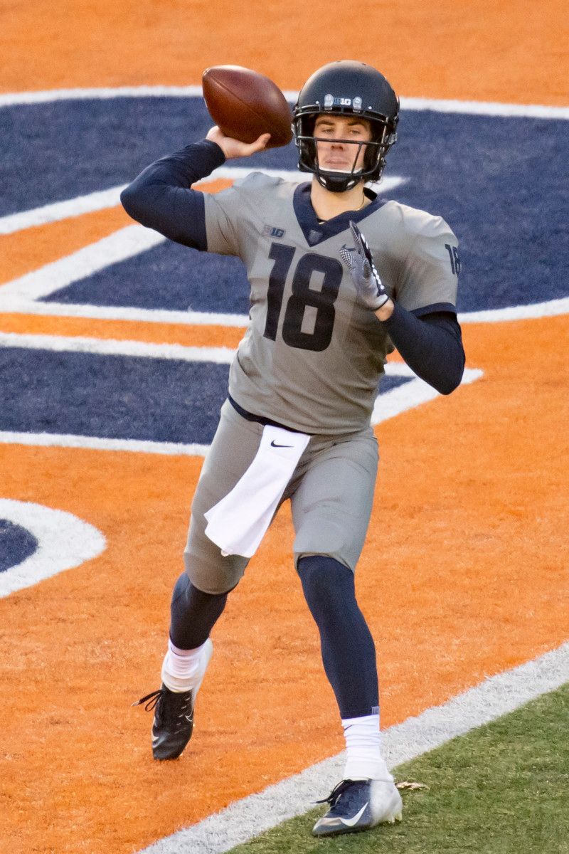 Illinois Fighting Illini quarterback Brandon Peters (18) passes the ball during the first half of the 2020 game against the Iowa Hawkeyes at Memorial Stadium.