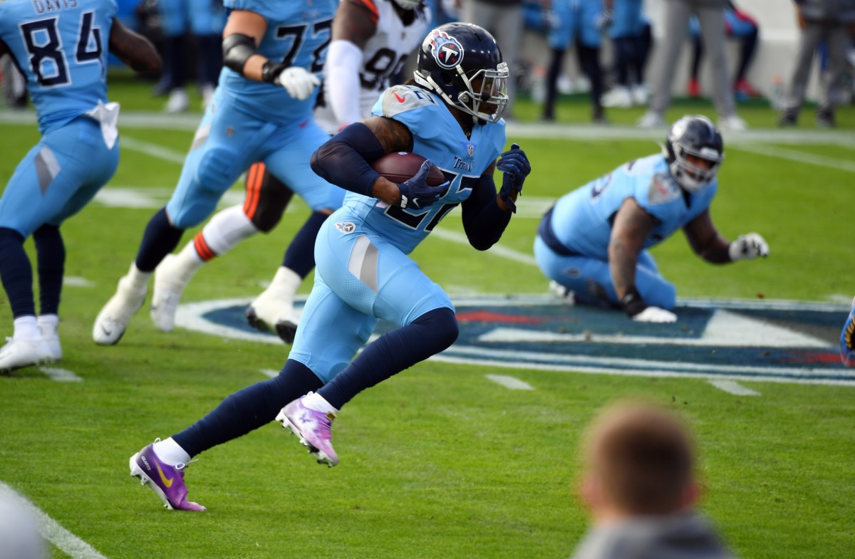 Tennessee Titans running back Derrick Henry (22) runs for a short gain during the first half against the Cleveland Browns at Nissan Stadium.