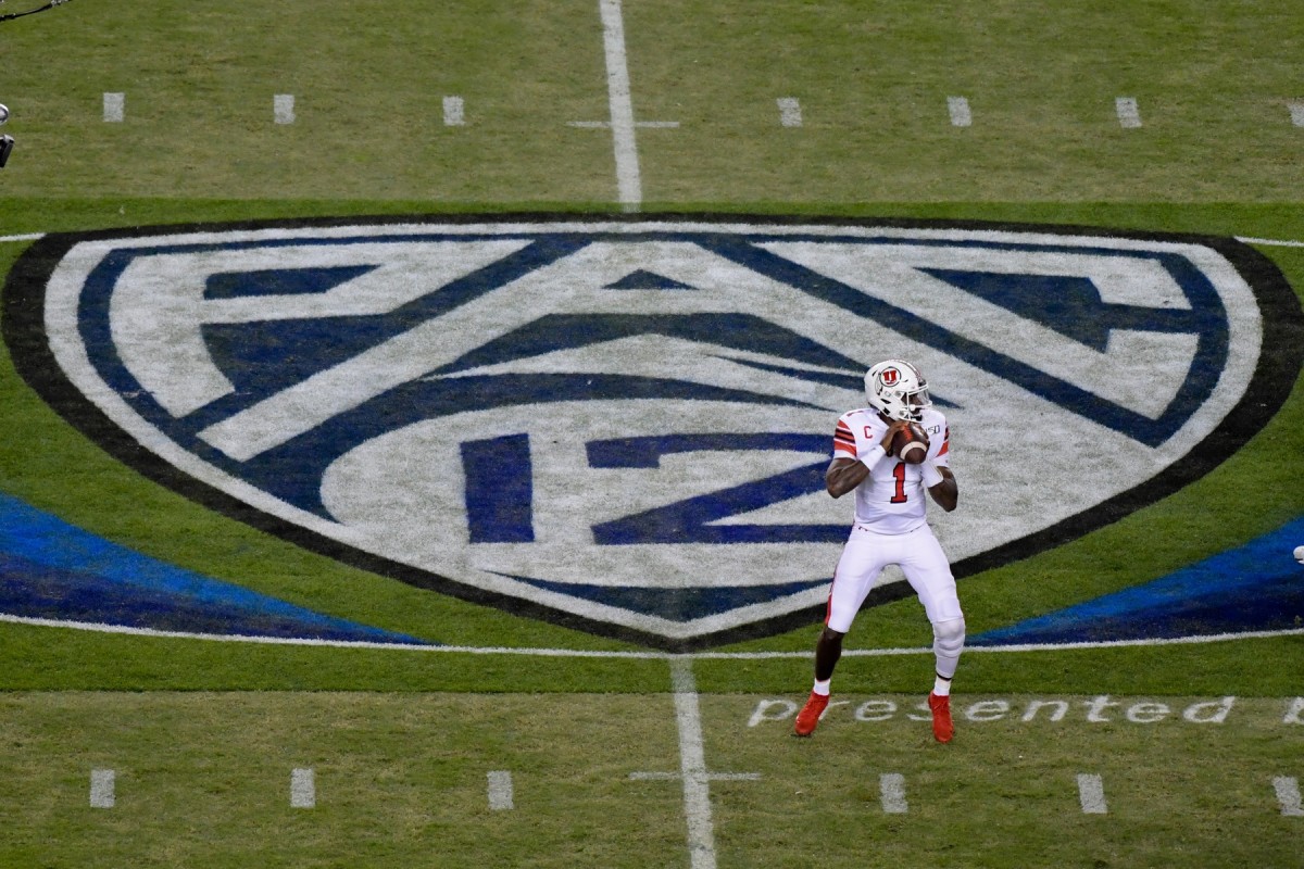 Dec 6, 2019; Santa Clara, CA, USA; Utah Utes quarterback Tyler Huntley (1) looks to pass against the Oregon Ducks during the first half of the Pac-12 Conference championship game at Levi's Stadium.