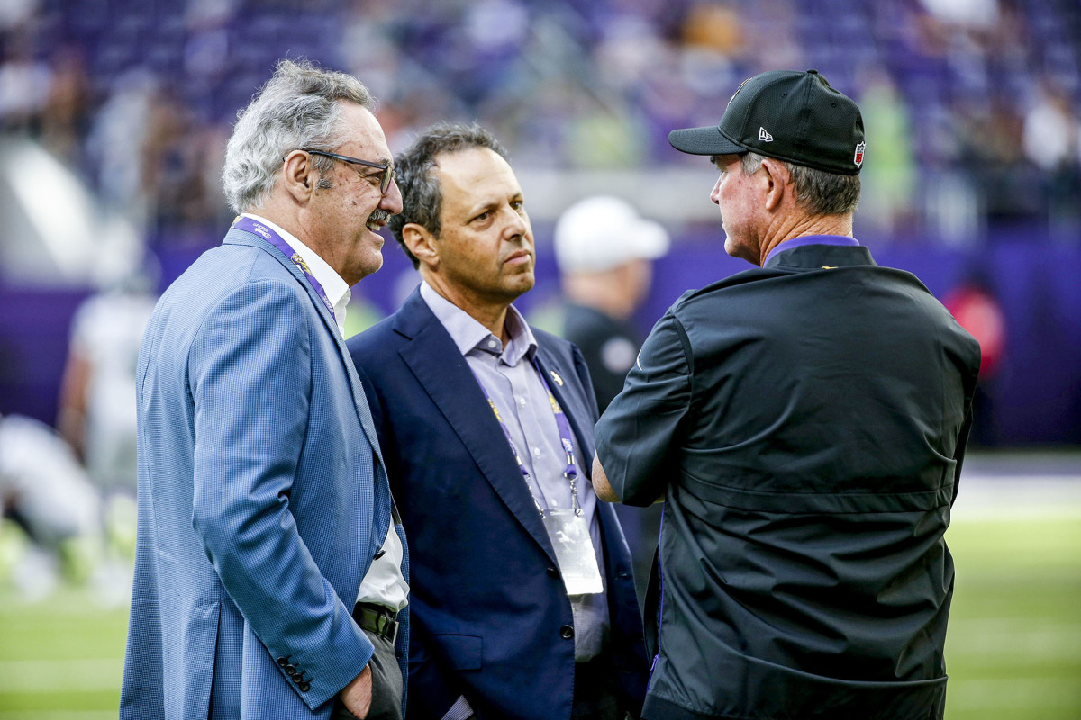 Vikings owners Zygi Wilf, Mark Wilf and Vikings coach talk before a game in 2019