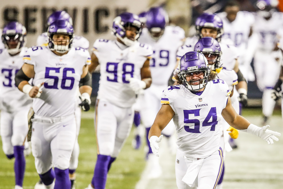 Eric Kendricks leads the Vikings onto the field for a road game