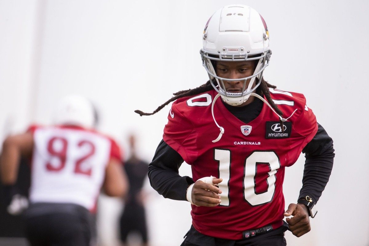 Arizona Cardinals wide receiver DeAndre Hopkins (10) warms up during practice on Sept. 11, 2020, at Dignity Health Arizona Cardinals Training Center in Tempe, Ariz.