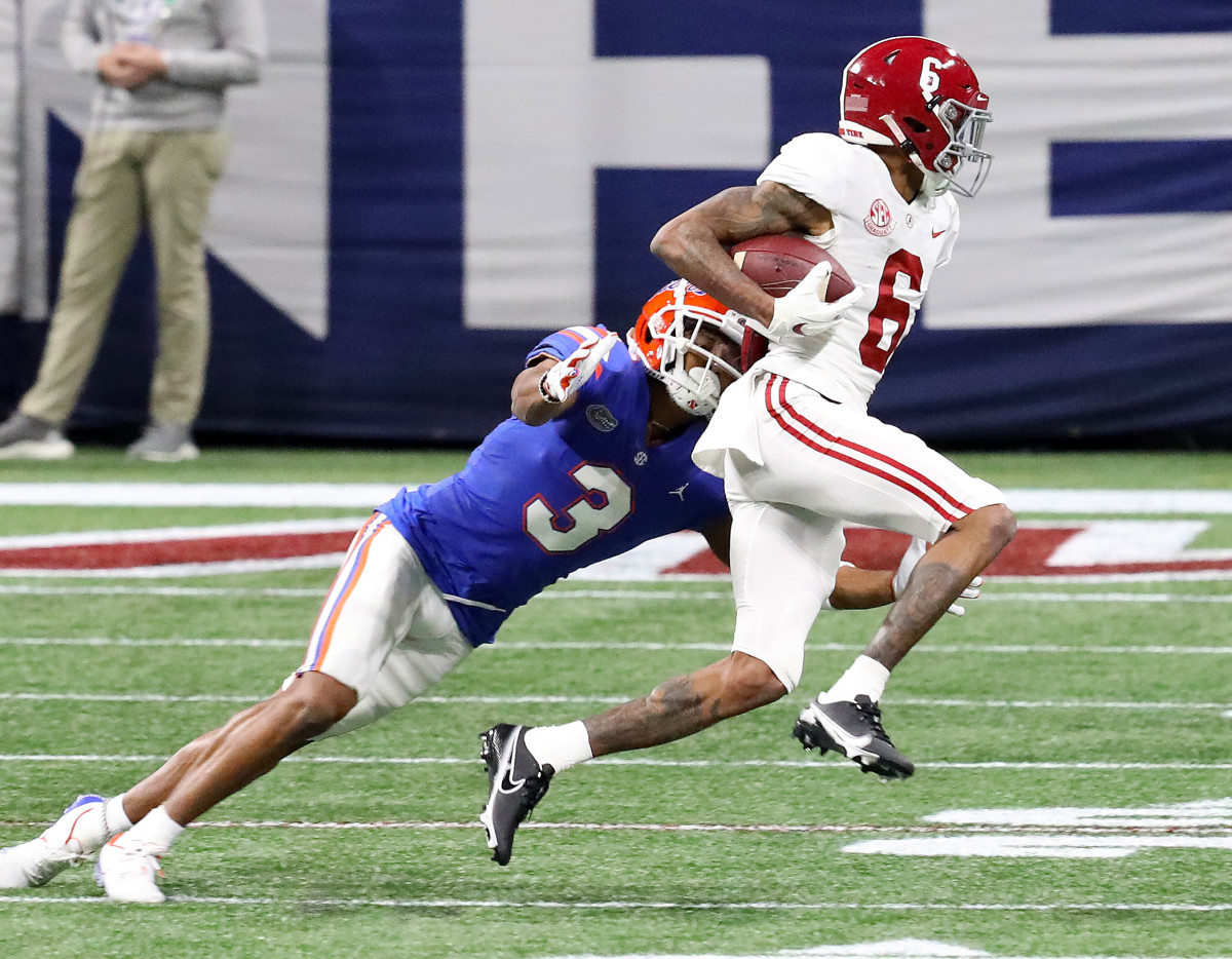 DeVonta Smith runs after a catch in the SEC Championship versus Florida