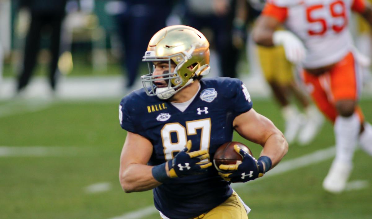 Three Notre Dame Players Make Espn Top 100 For 2021 Sports Illustrated Notre Dame Fighting Irish News Analysis And More
