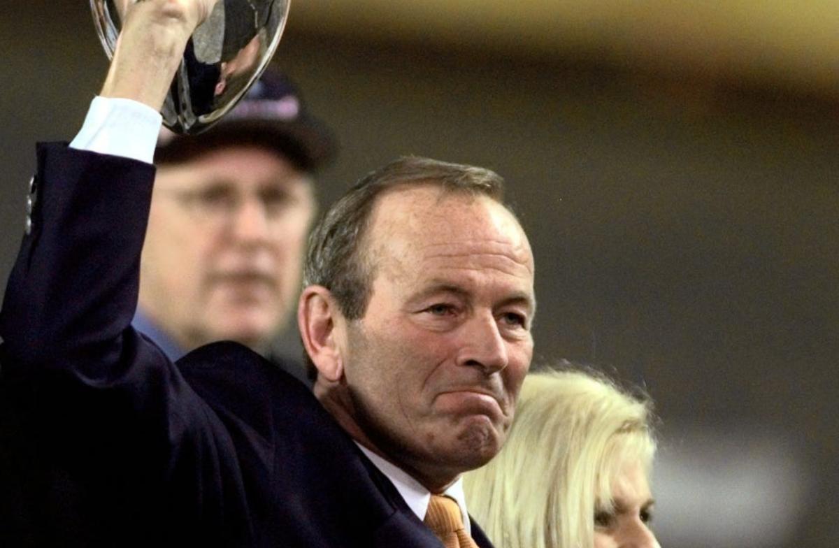 Pat Bowlen hoisted three Lombardi Trophies as owner of the Denver Broncos. Xxx Super Bowl 32 S Fbn Ca