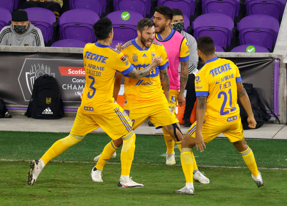 Andre-Pierre Gignac scores for Tigres in the CCL final