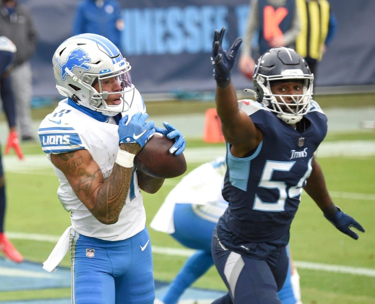 Jones pulls in a touchdown catch in front of Titans inside linebacker Rashaan Evans.