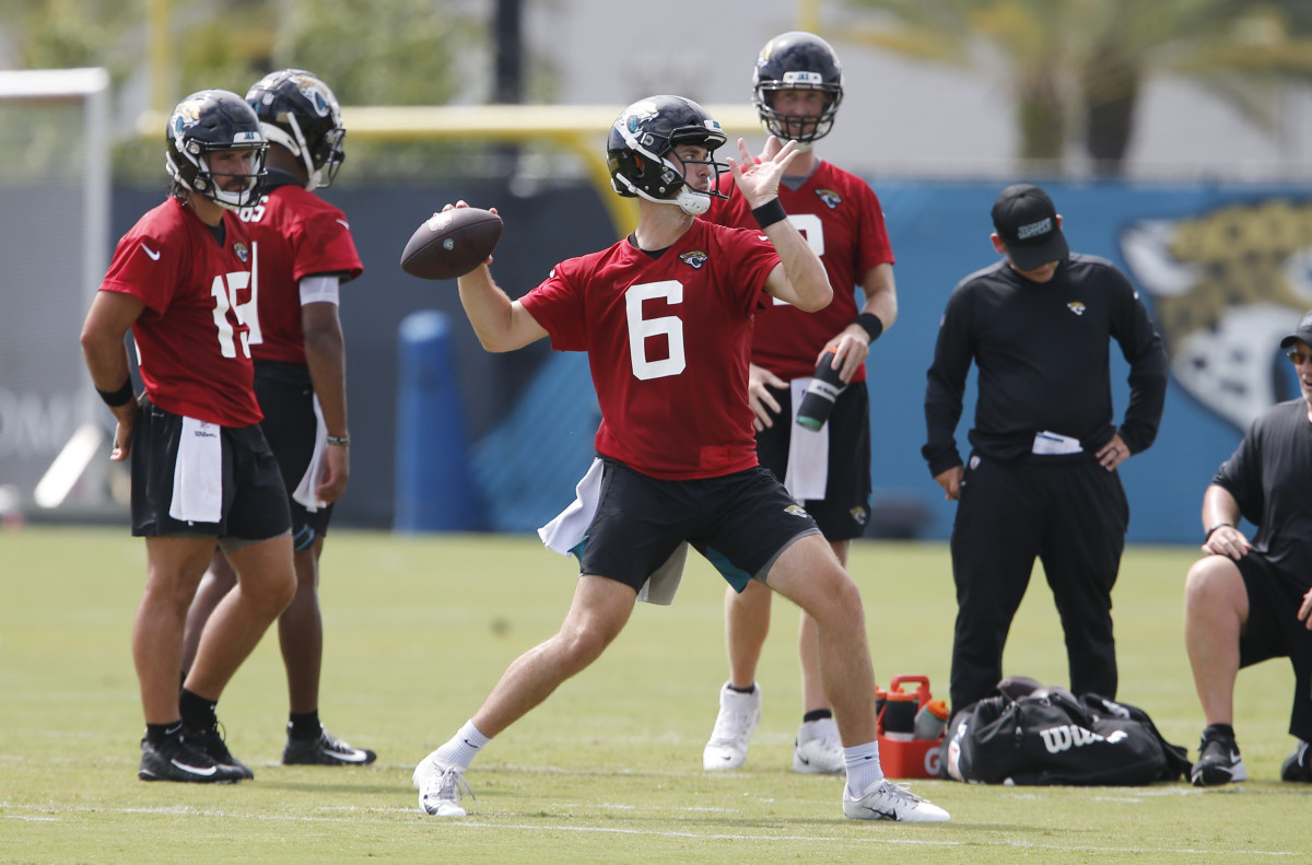 Minshew (15) and Glennon (background, 2) look on as Jake Luton (6) throws during the offseason quarterback competition. Mandatory Credit: Reinhold Matay-USA TODAY Sports
