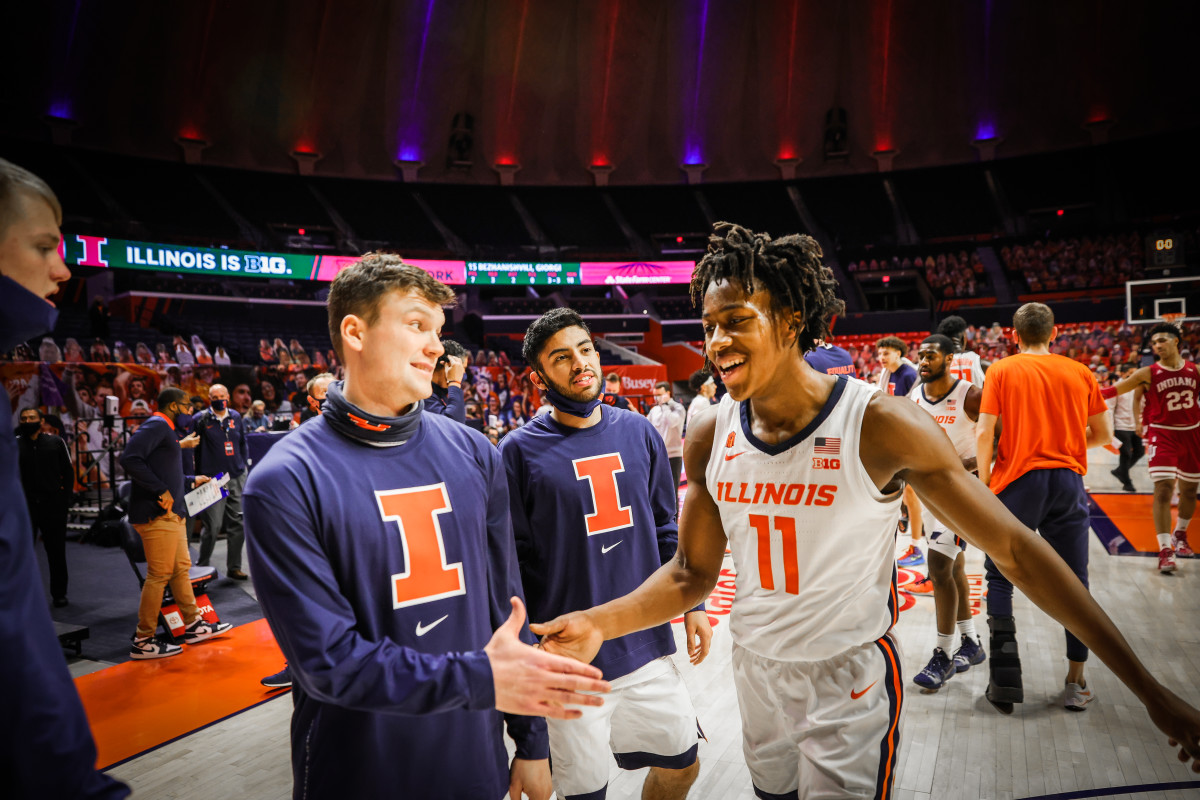 Illinois guard Ayo Dosunmu was named Big Ten Player of the Week, the conference office announced on Monday after scoring a game-high 25 points with four assists and two rebounds in Illinois' 80-75 victory over No. 7 Iowa.