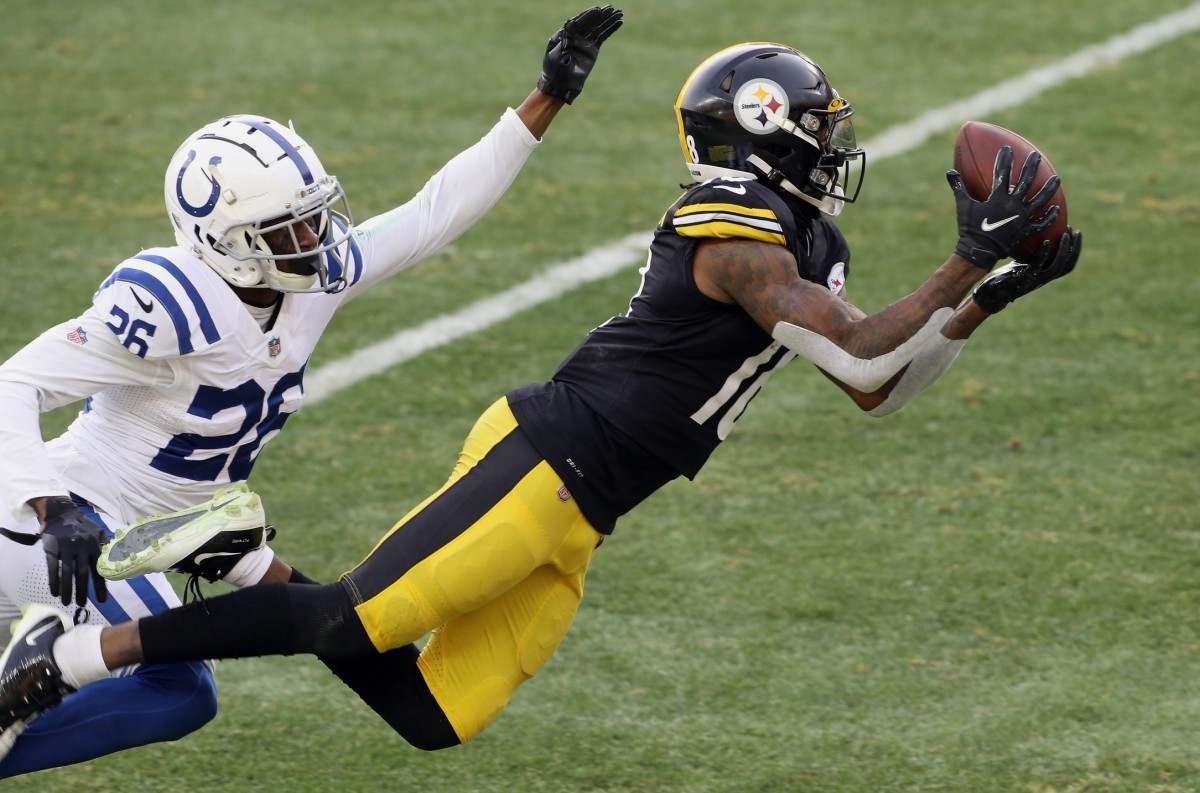 Pittsburgh Steelers wide receiver Diontae Johnson catches a touchdown pass in Sunday's 28-24 comeback win over the Indianapolis Colts at Heinz Field.
