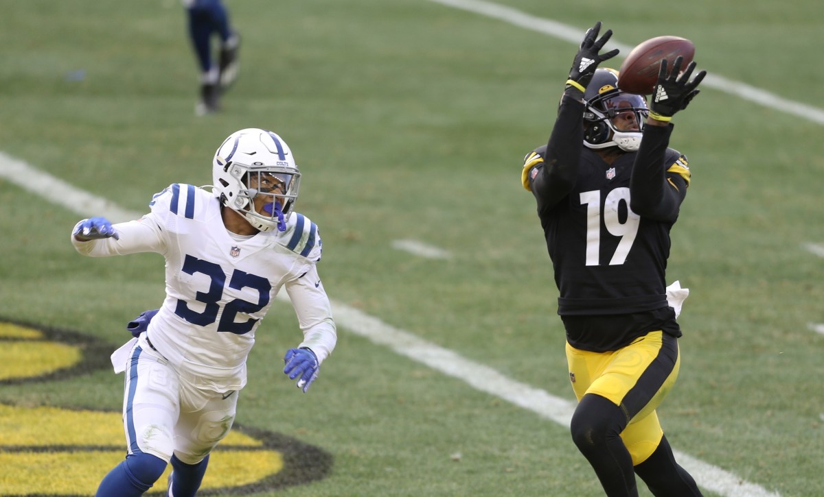 Pittsburgh Steelers wide receiver JuJu Smith-Schuster catches a game-winning, 25-yard touchdown pass in a 28-24 home win over the Indianapolis Colts on Sunday at Heinz Field.