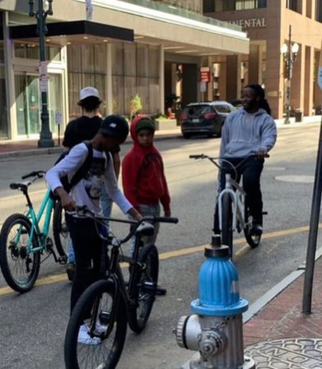 Alvin Kamara with Kids on Bikes