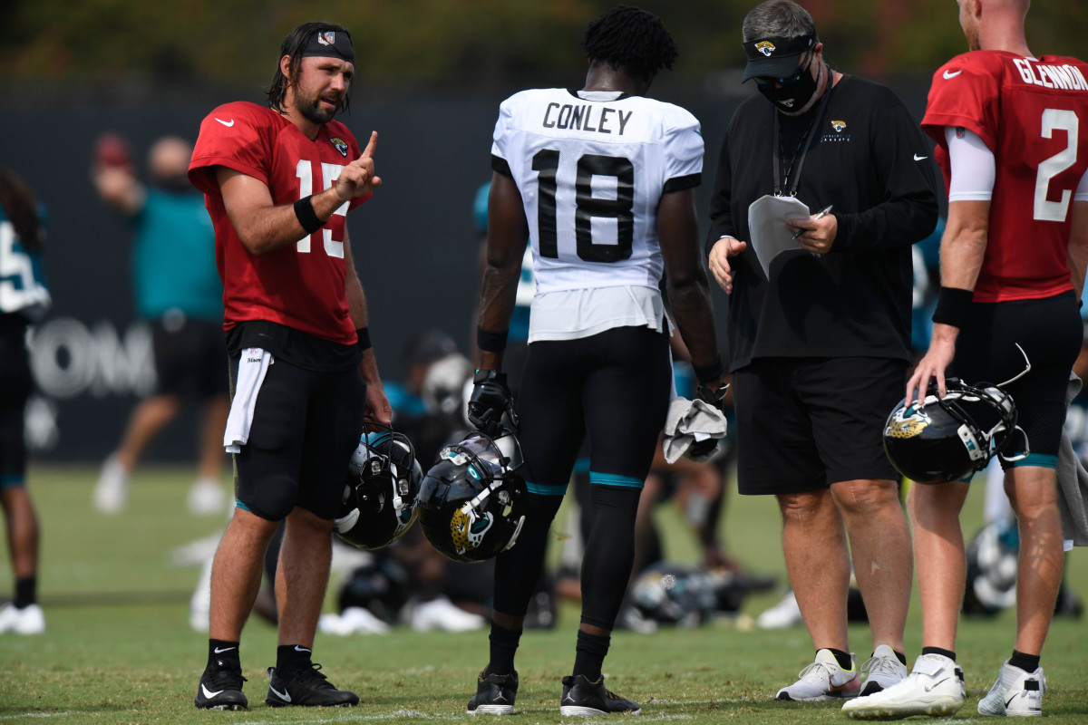 Doug Marrone works with quarterbacks and Chris Conley during practice. Mandatory Credit: Douglas DeFelice-USA TODAY Sports