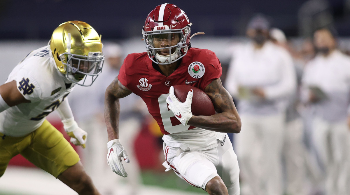Alabama wide receiver DeVonta Smith runs for a touchdown against Notre Dame cornerback Clarence Lewis (in the first quarter of the Rose Bowl at AT&T Stadium.