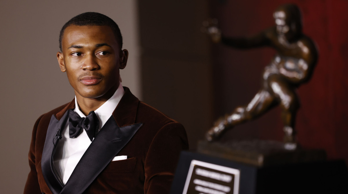 devonta-smith-heisman-winner