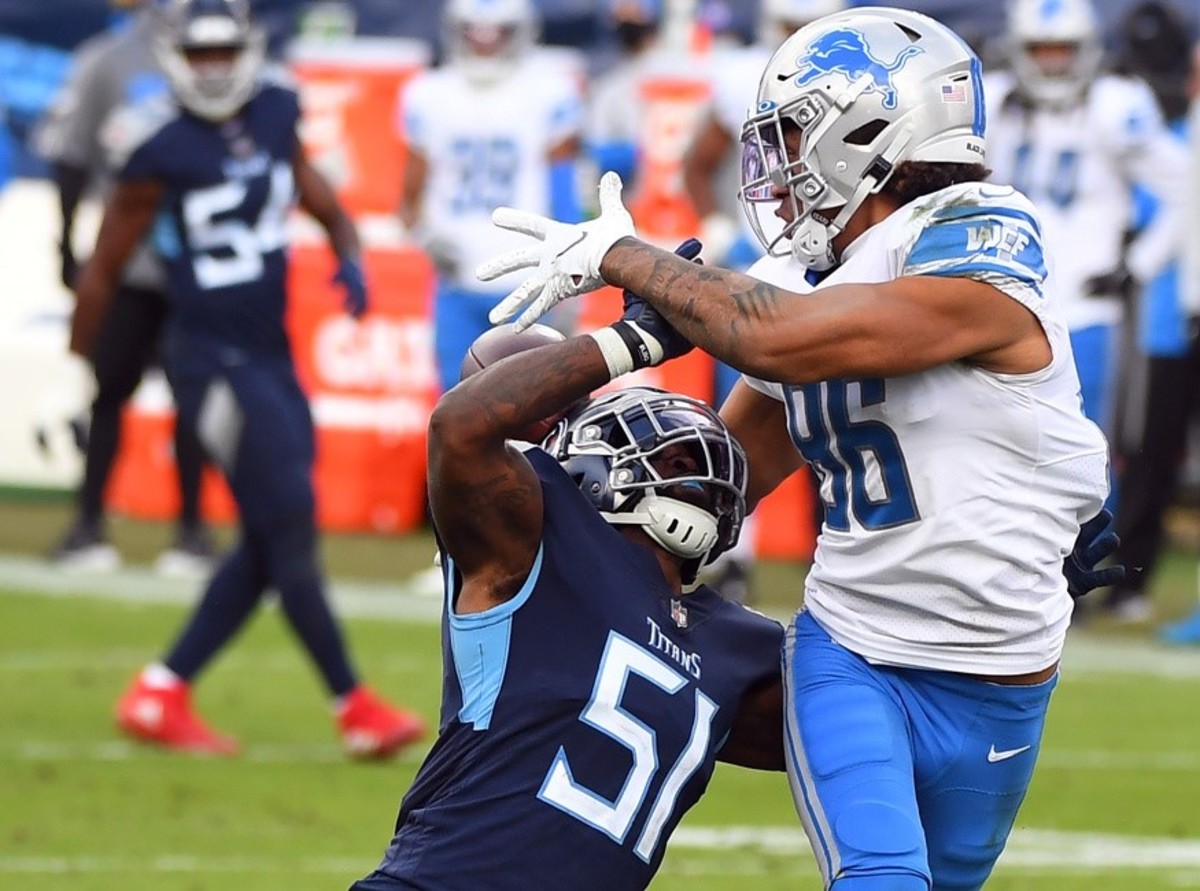 Detroit Lions tight end Hunter Bryant (86) is unable to catch a pass against Tennessee Titans linebacker David Long (51) during the second half at Nissan Stadium.
